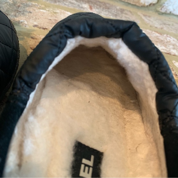 Sorel | Black Quilted Slippers - Picture 8 of 9